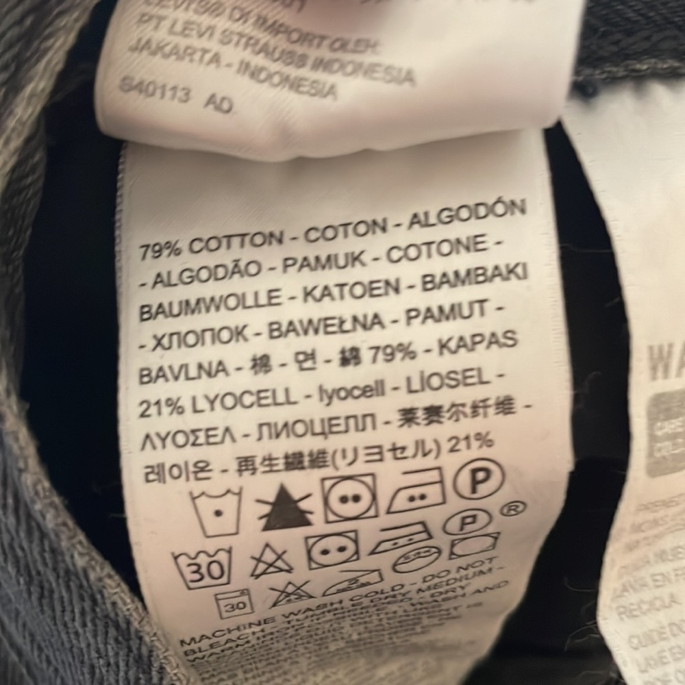 Levi's High Loose Taper Jeans - Picture 7 of 9